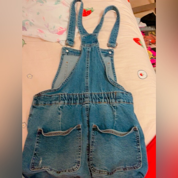 Cute overall shorts - Picture 3 of 5